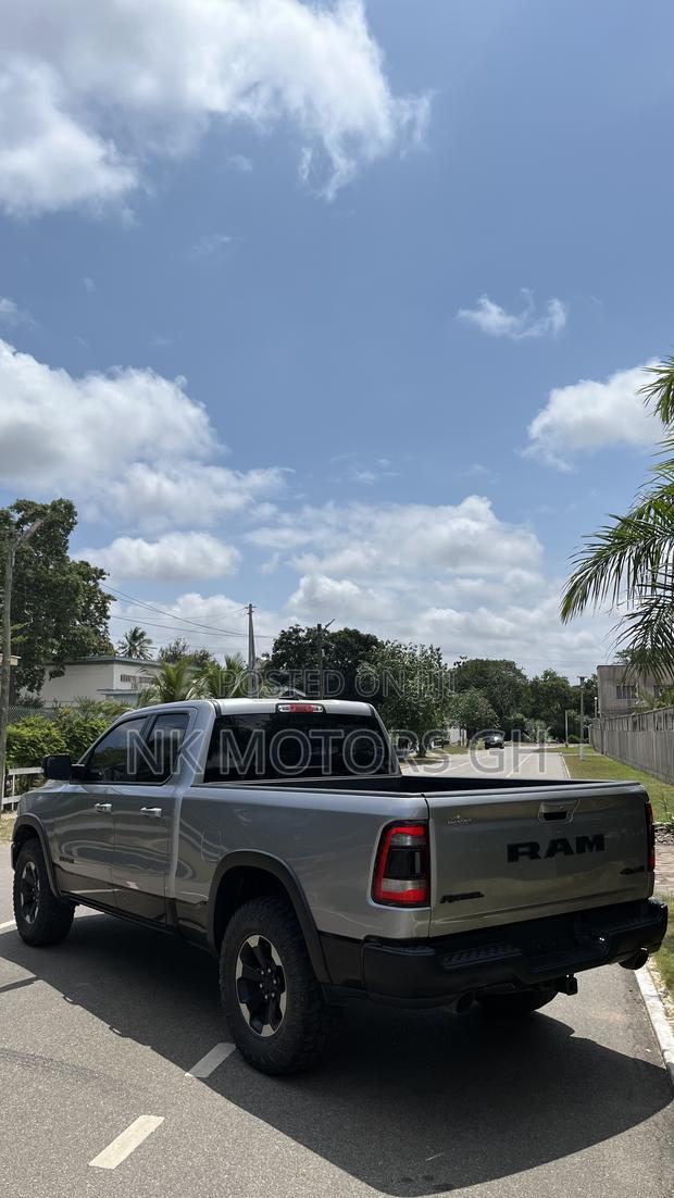 RAM 1500 2019 Gray