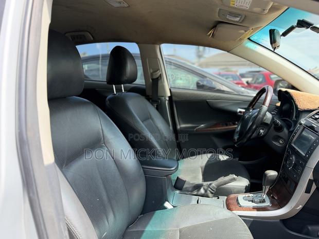Toyota Corolla Altis 2012 Silver