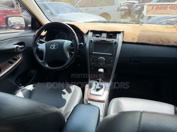Toyota Corolla Altis 2012 Silver