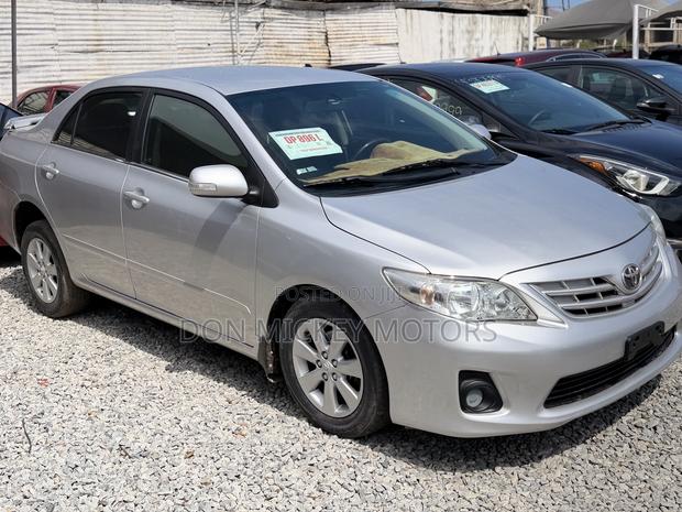 Toyota Corolla Altis 2012 Silver
