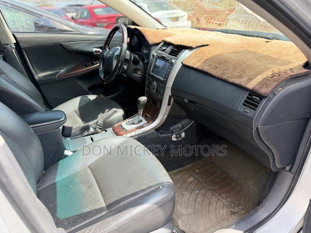 Toyota Corolla Altis 2012 Silver