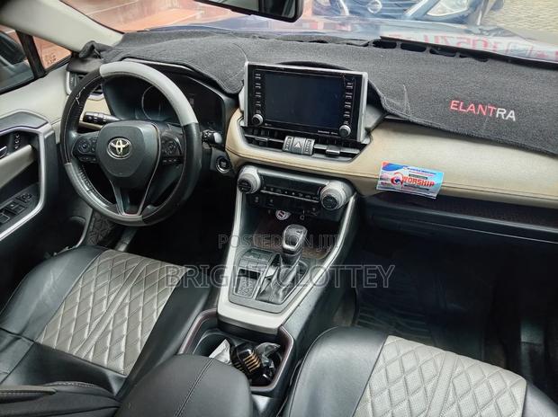 Toyota RAV4 2019 Gray