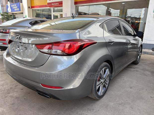 Hyundai Elantra SE 4dr Sedan (1.8L 4cyl 6M) 2015 Gray