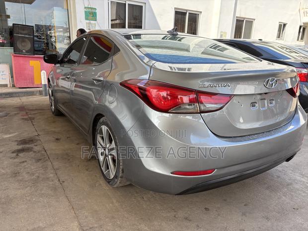 Hyundai Elantra SE 4dr Sedan (1.8L 4cyl 6M) 2015 Gray