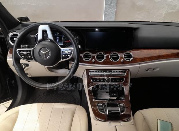 Mercedes-Benz E300 2019 Blue