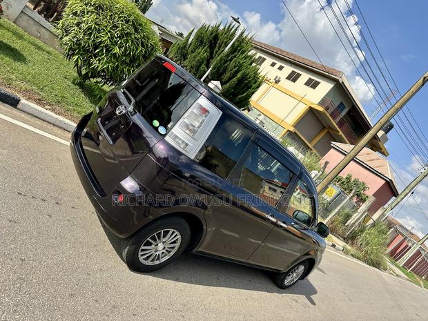 Toyota Sienta 2013 Purple