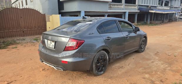 Honda Civic 1.8 5 Door Automatic 2012 Gray