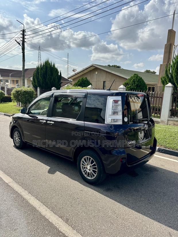 Toyota Sienta 2013 Purple