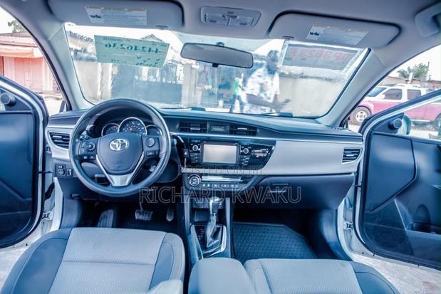 Toyota Corolla 2015 White
