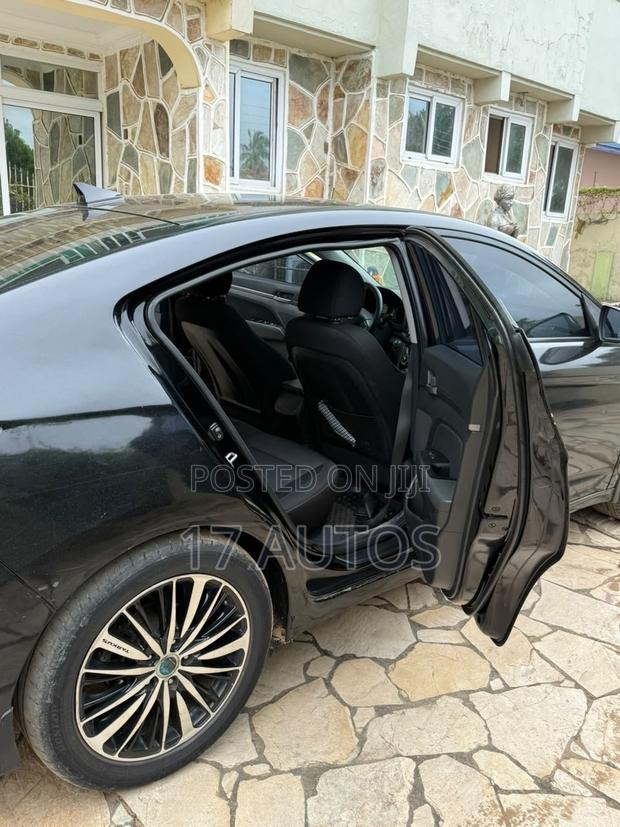 Hyundai Elantra ECO Sedan FWD (1.4L 4cyl 7A) 2017 Black