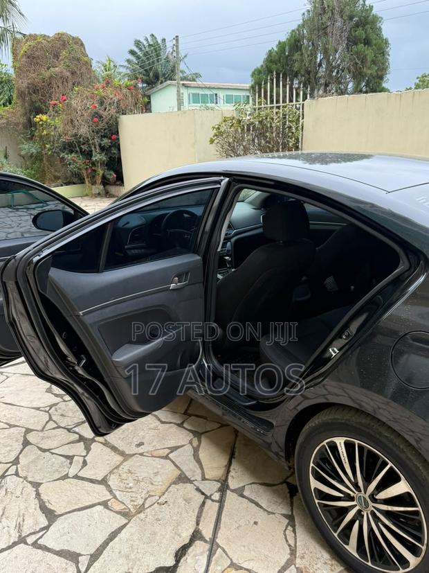 Hyundai Elantra ECO Sedan FWD (1.4L 4cyl 7A) 2017 Black