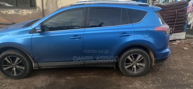 Toyota RAV4 2016 Blue
