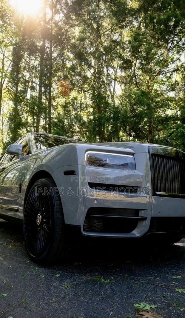 Rolls-Royce Cullinan Black Badge 2022 Gray