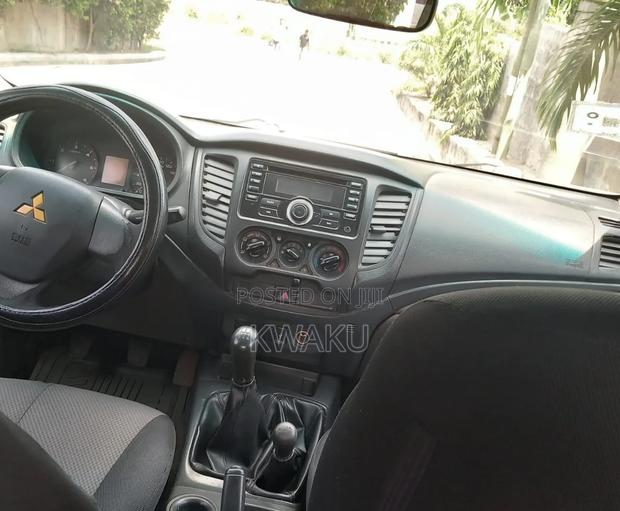 Mitsubishi L200 2015 White