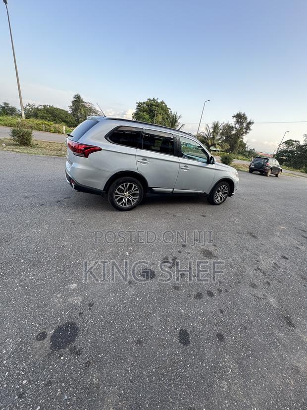 Mitsubishi Outlander 2018 Gray
