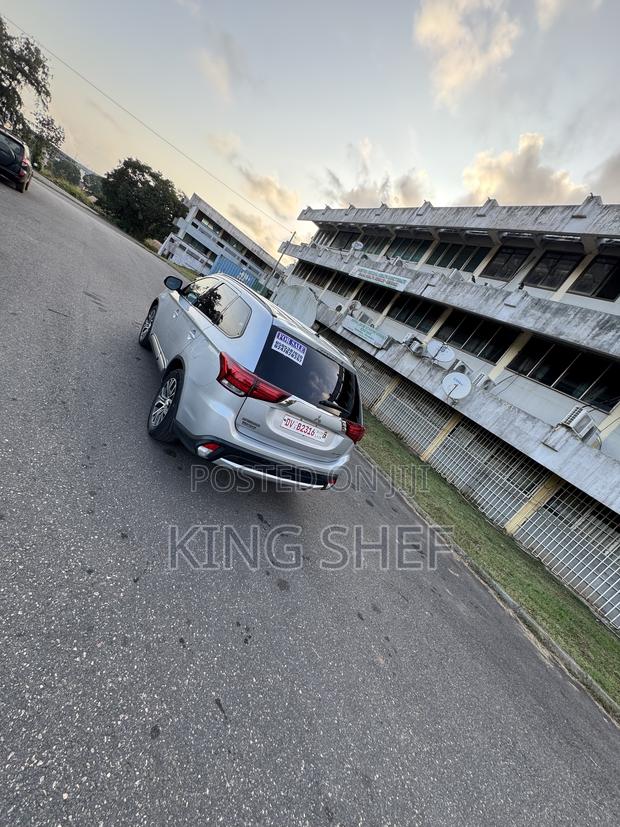 Mitsubishi Outlander 2018 Gray