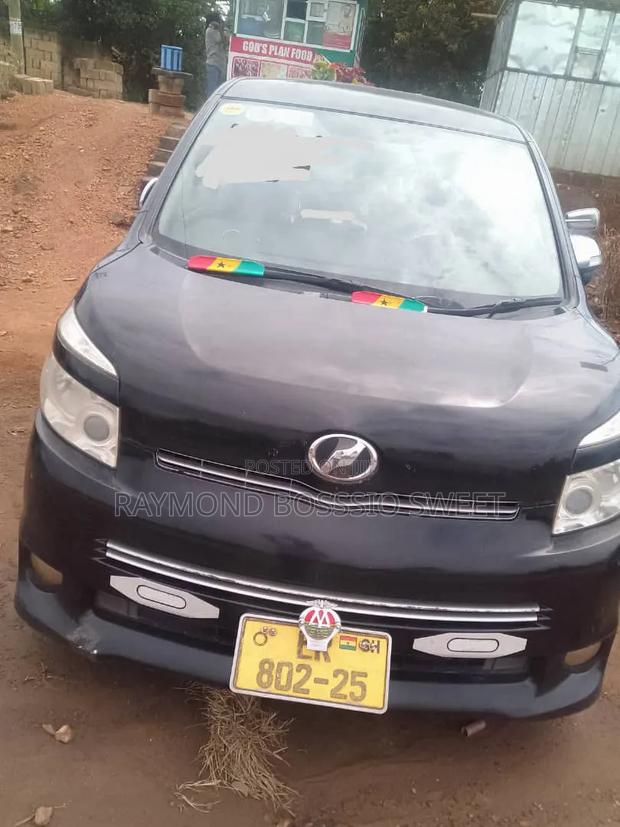 Toyota Voxy 2012 Black
