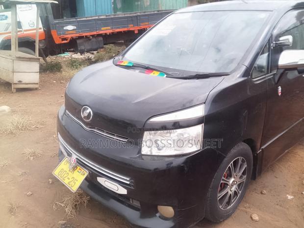 Toyota Voxy 2012 Black
