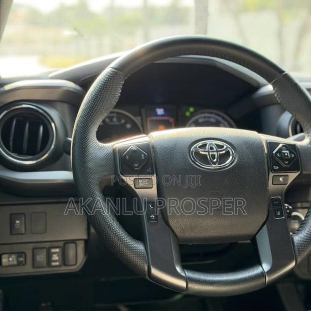 Toyota Tacoma 2024 Gray