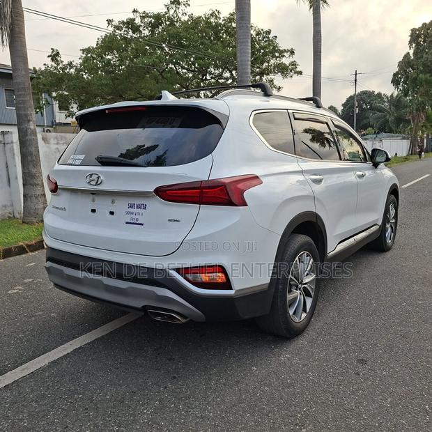 Hyundai Santa Fe 2019 White