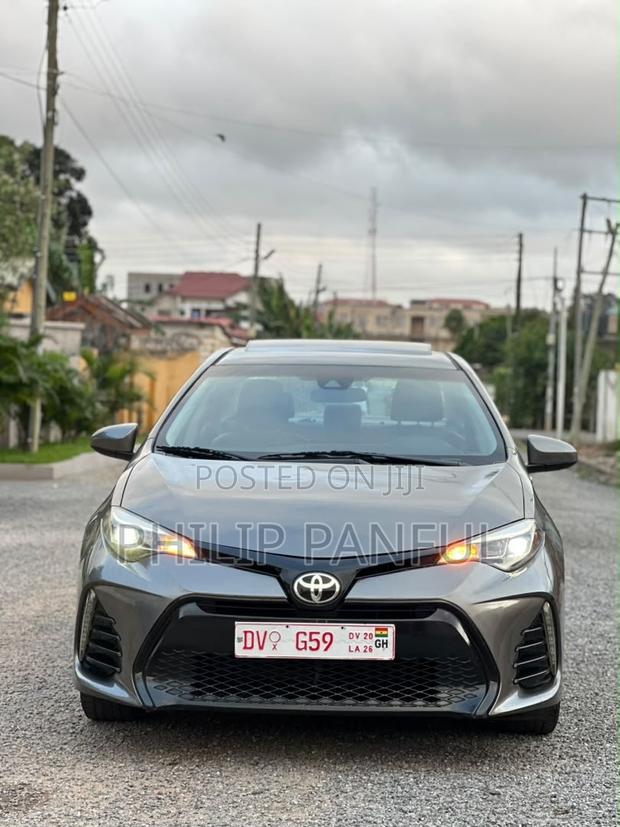 Toyota Corolla XLE 4dr Sedan (1.8L 4cyl CVT) 2017 Brown