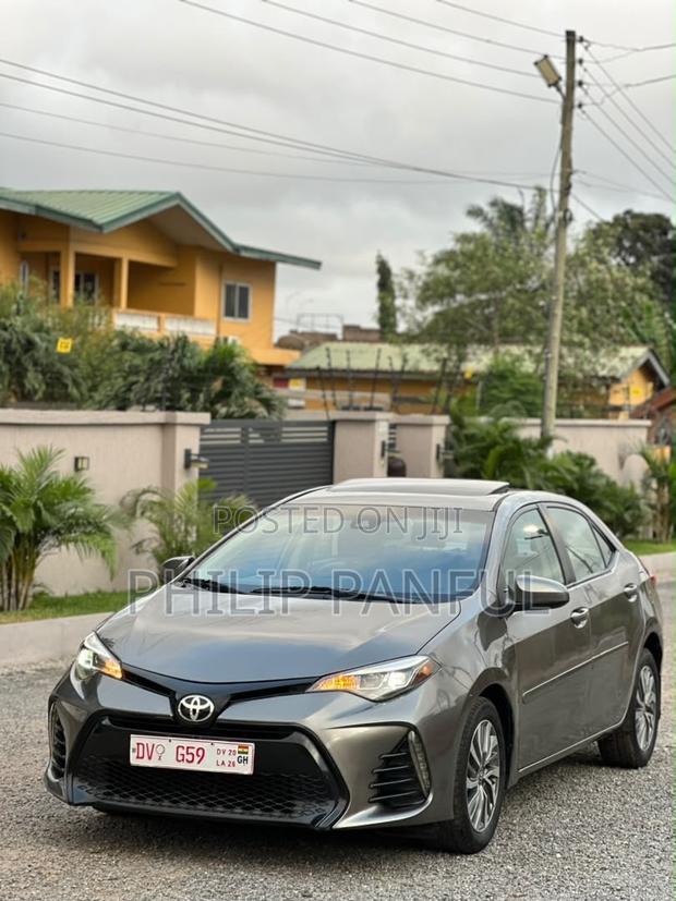 Toyota Corolla XLE 4dr Sedan (1.8L 4cyl CVT) 2017 Brown
