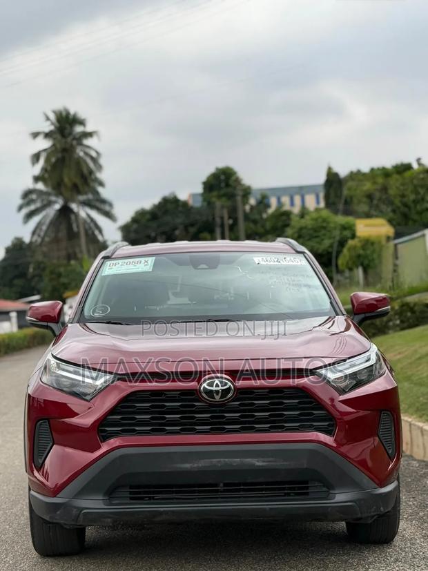 Toyota RAV4 XLE 2022 Red
