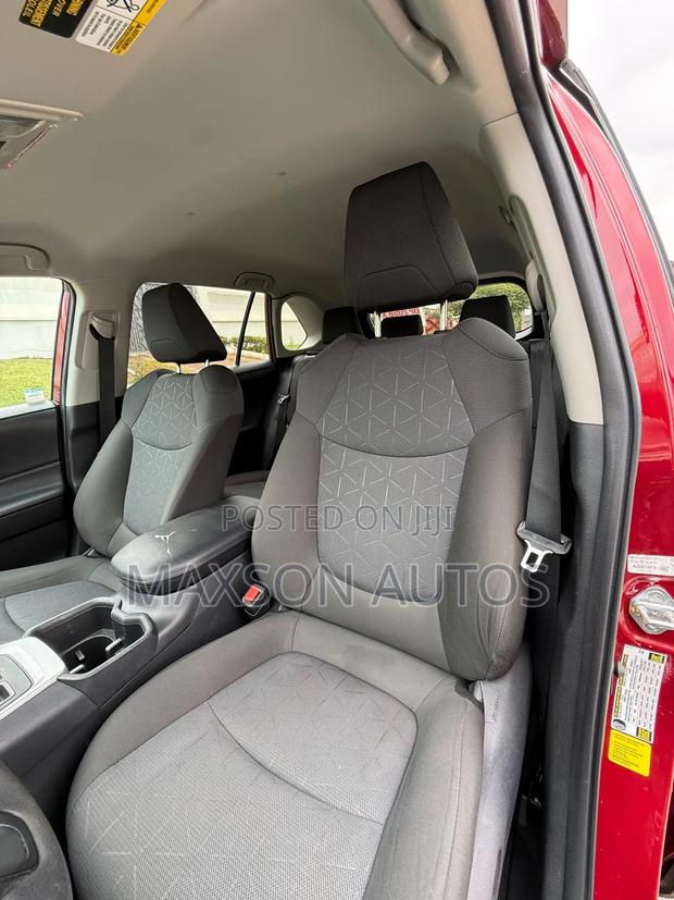 Toyota RAV4 XLE 2022 Red