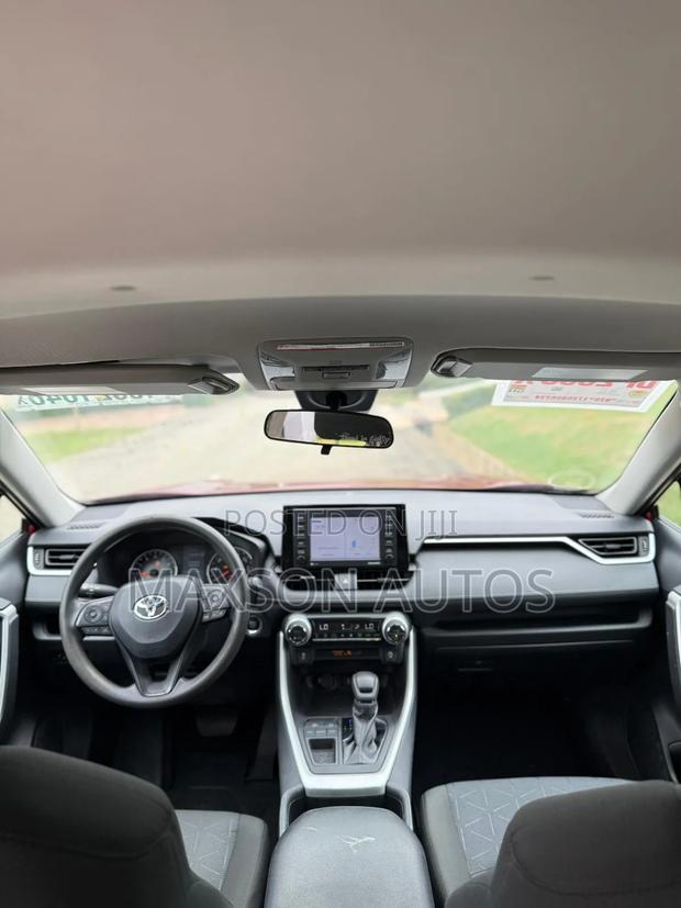 Toyota RAV4 XLE 2022 Red