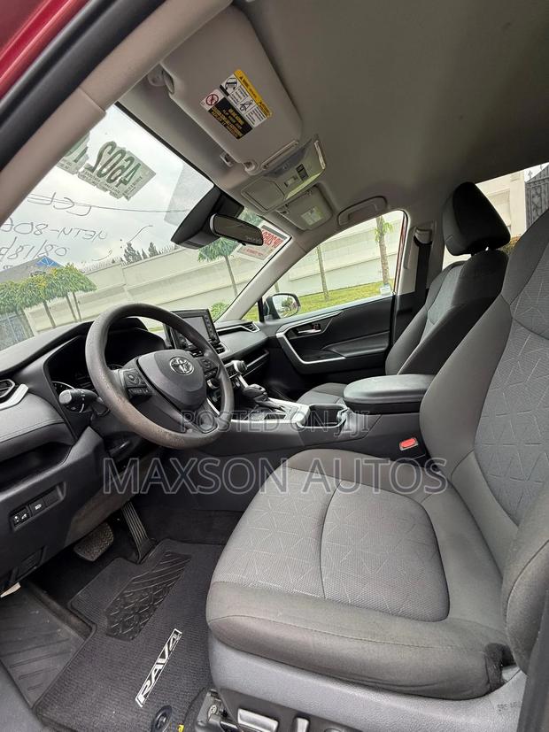 Toyota RAV4 XLE 2022 Red