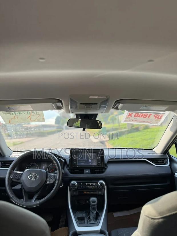 Toyota RAV4 2021 Silver