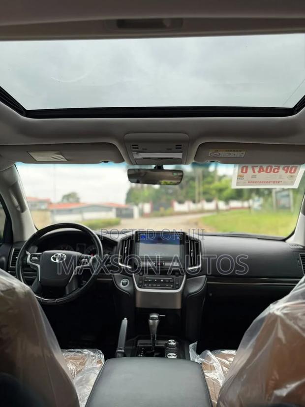 Toyota Land Cruiser 2020 White