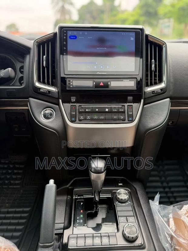Toyota Land Cruiser 2020 White