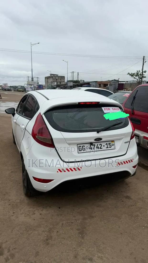 Ford Fiesta SE Hatchback 2012 White