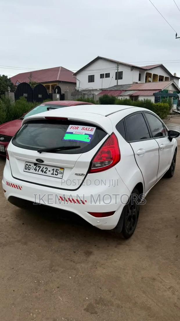 Ford Fiesta SE Hatchback 2012 White