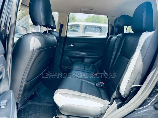 Mitsubishi Outlander 2017 Black