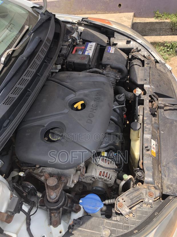 Hyundai Elantra Limited Sedan FWD (1.8L 4cyl 6A) 2013 Silver