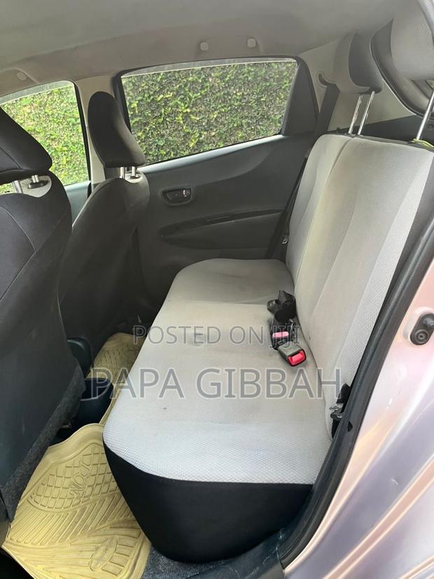 Toyota Vitz 2012 Silver