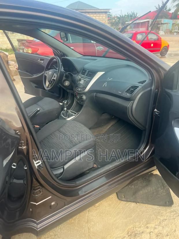 Hyundai Accent 2016 Brown