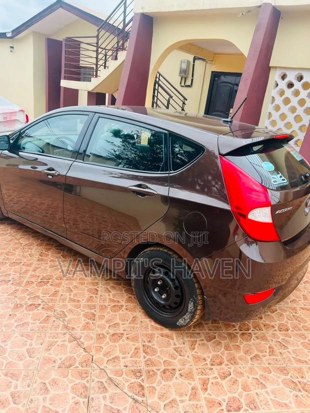 Hyundai Accent 2016 Brown