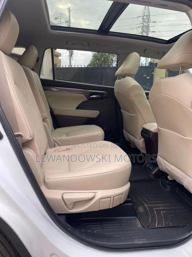 Toyota Highlander Platinum AWD 2024 White