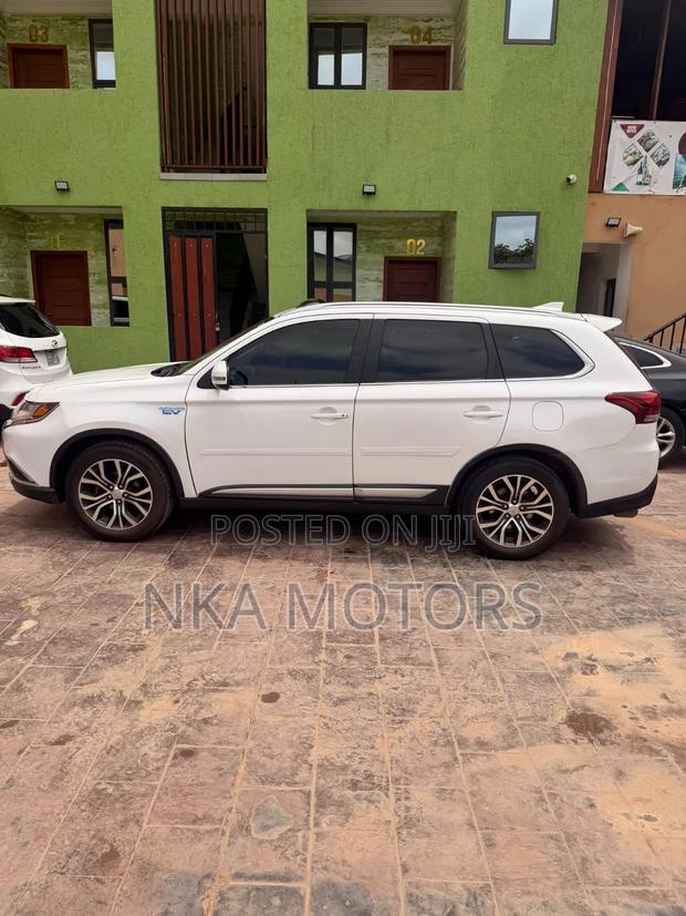 Mitsubishi Outlander 2017 White