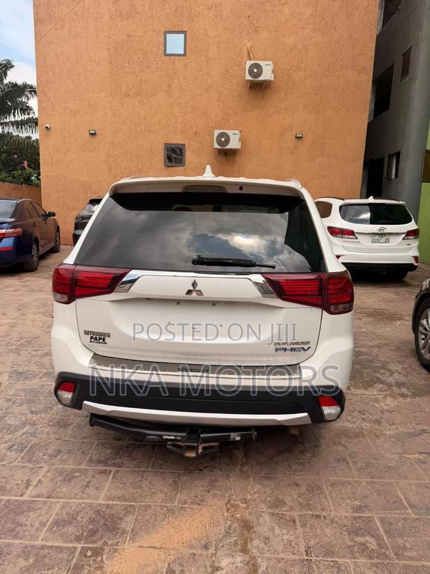 Mitsubishi Outlander 2017 White