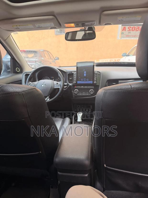 Mitsubishi Outlander 2017 White