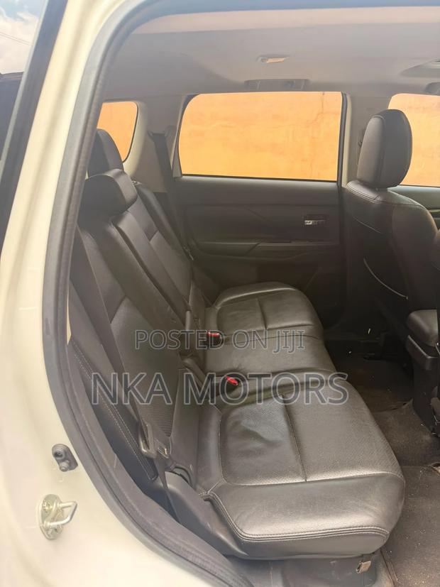 Mitsubishi Outlander 2017 White