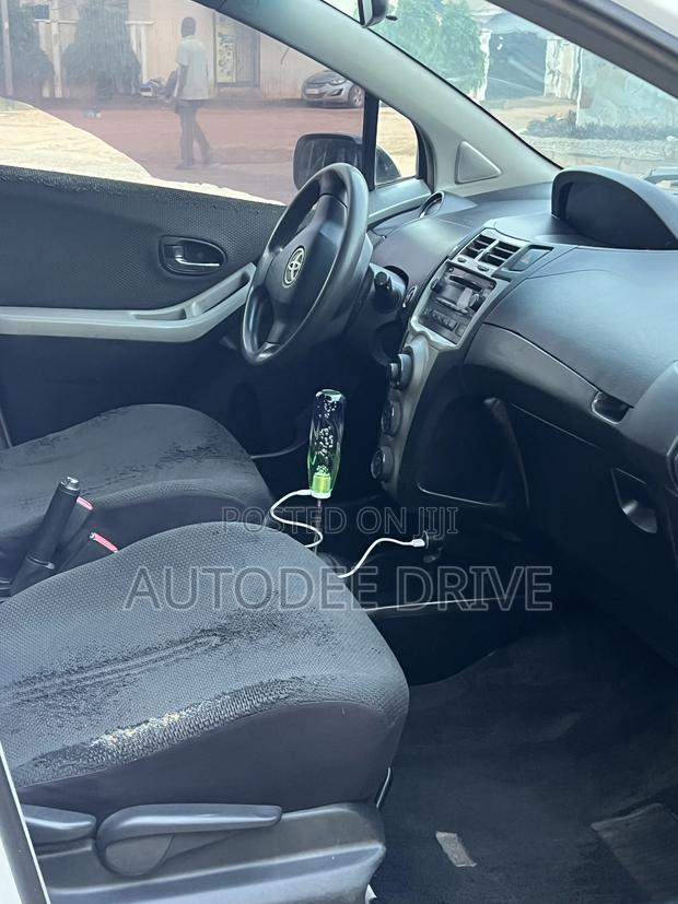 Toyota Vitz 2009 White