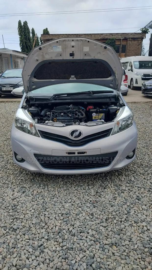 Toyota Vitz 1.5 FWD 3dr 2012 Silver