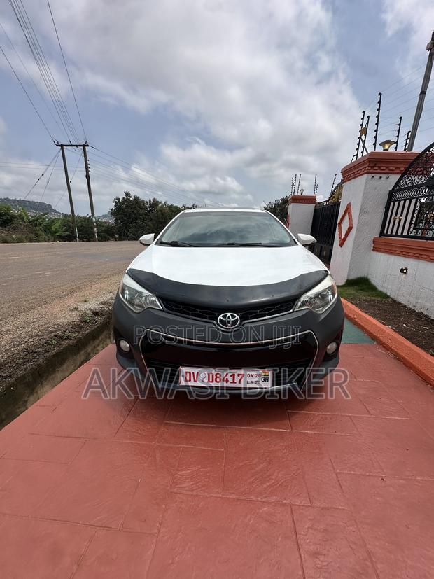 Toyota Corolla S 4dr Sedan (1.8L 4cyl CVT) 2015 White