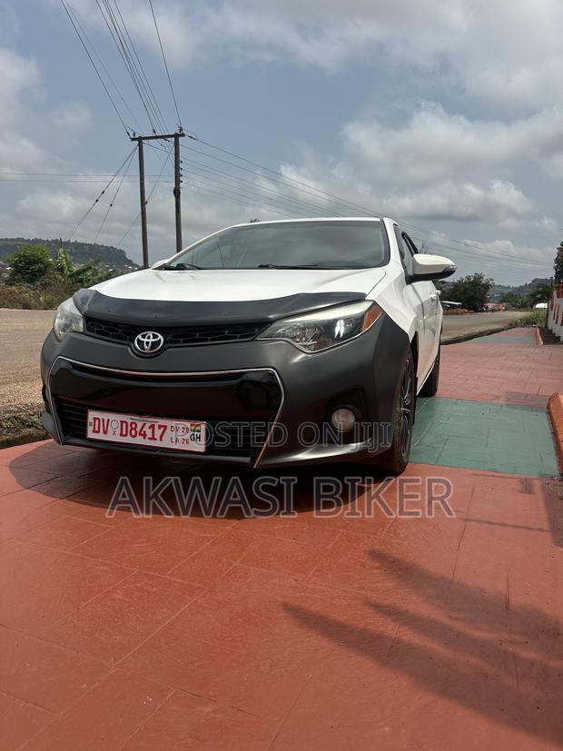 Toyota Corolla S 4dr Sedan (1.8L 4cyl CVT) 2015 White