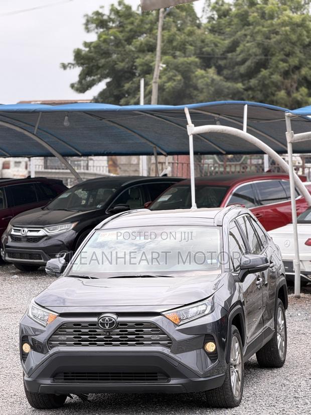 Toyota RAV4 Limited AWD 2019 Gray